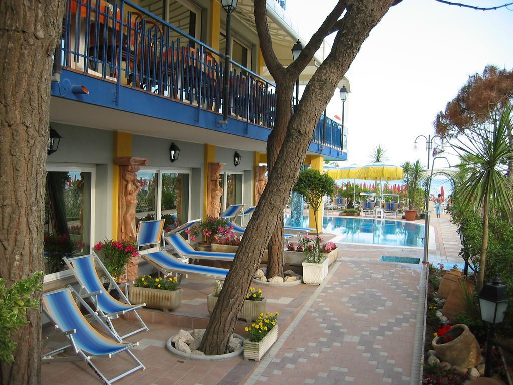 Hotel Napoleon Lido di Jesolo Kültér fotó